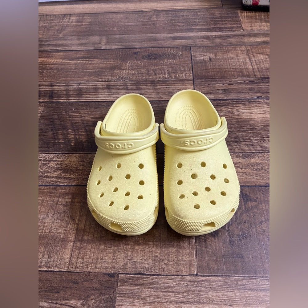 CROCS CLASSIC CLOGS *WORN ONCE*
